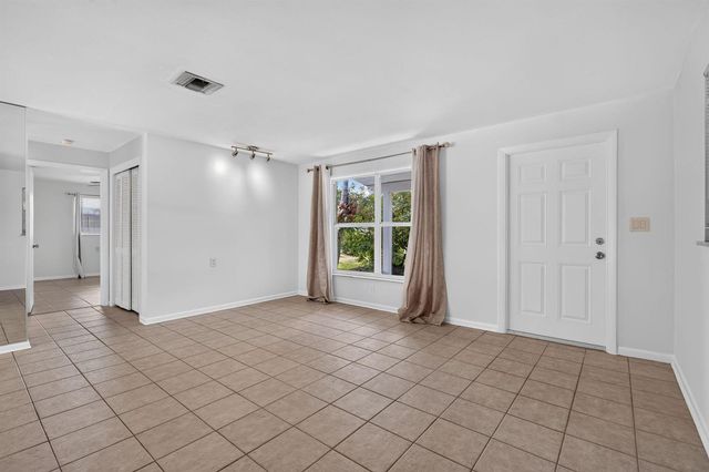 101 E Beverly Road E, Jupiter, FL 33469
