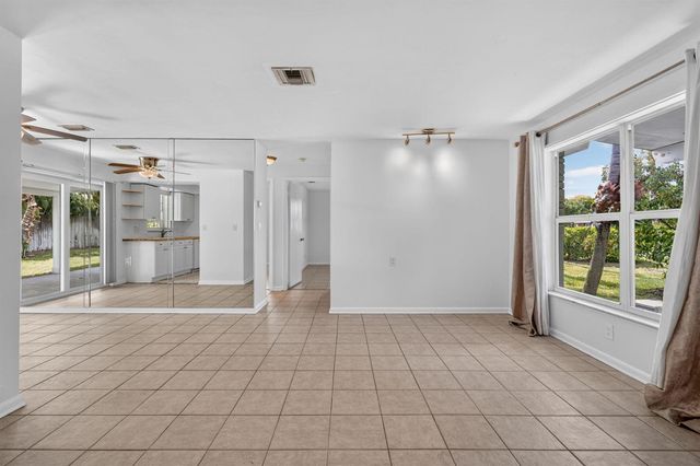 101 E Beverly Road E, Jupiter, FL 33469
