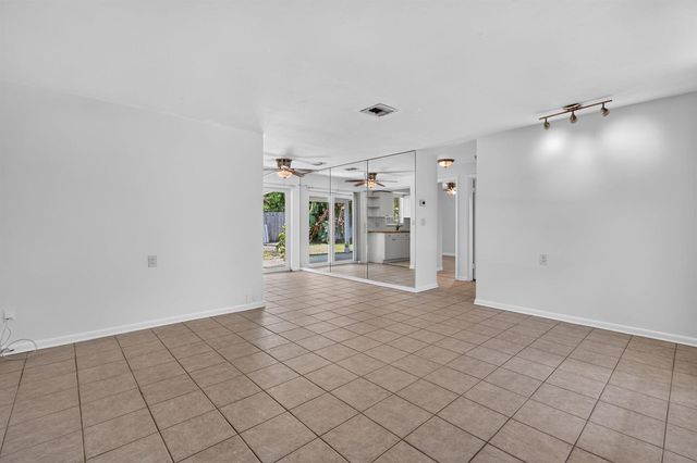 101 E Beverly Road E, Jupiter, FL 33469