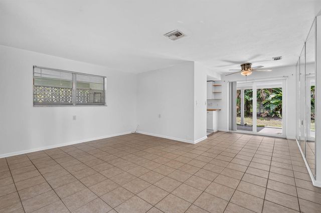 101 E Beverly Road E, Jupiter, FL 33469