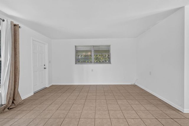 101 E Beverly Road E, Jupiter, FL 33469