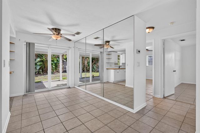 101 E Beverly Road E, Jupiter, FL 33469