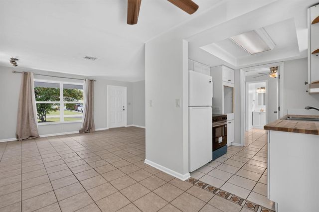 101 E Beverly Road E, Jupiter, FL 33469