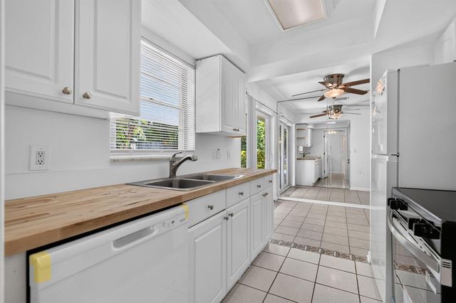 101 E Beverly Road E, Jupiter, FL 33469