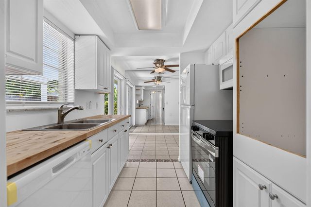101 E Beverly Road E, Jupiter, FL 33469