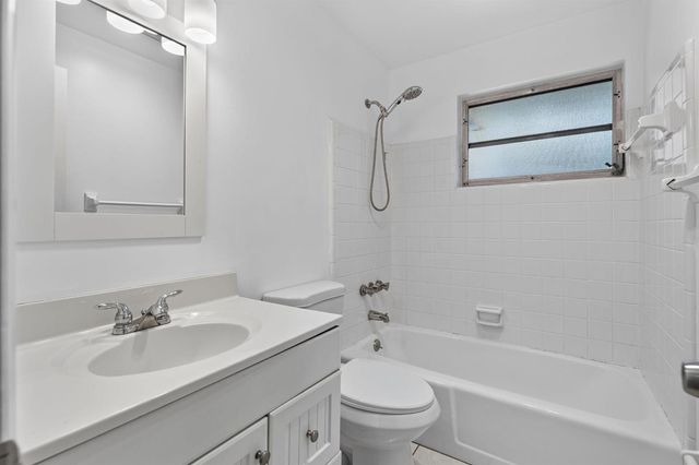 101 E Beverly Road E, Jupiter, FL 33469