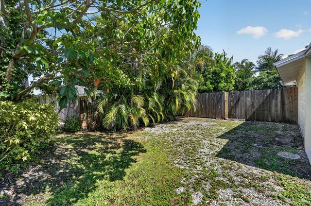 101 E Beverly Road E, Jupiter, FL 33469