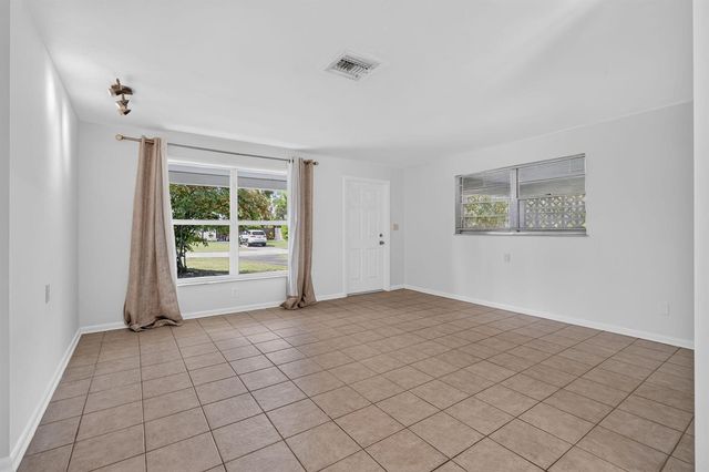 101 E Beverly Road E, Jupiter, FL 33469