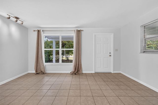 101 E Beverly Road E, Jupiter, FL 33469