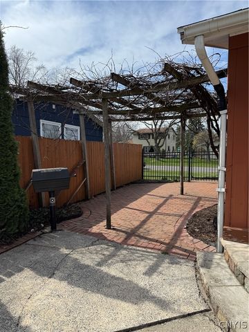 128 Washburn Drive, Dewitt, NY 13057