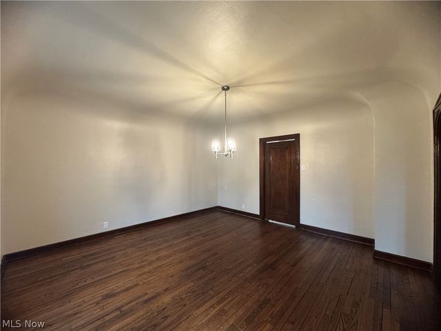 512 Clearmont Drive, Youngstown, OH 44511