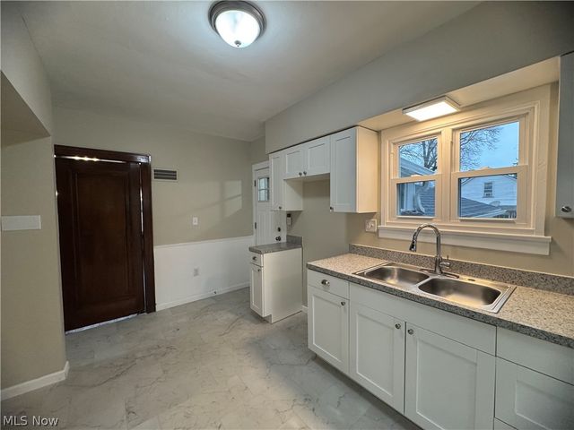 512 Clearmont Drive, Youngstown, OH 44511