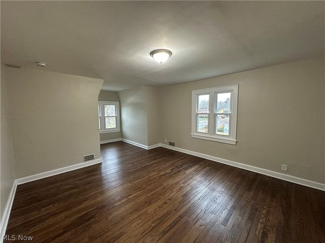 512 Clearmont Drive, Youngstown, OH 44511