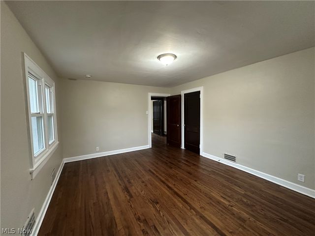 512 Clearmont Drive, Youngstown, OH 44511