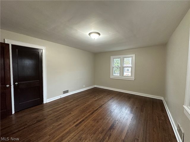 512 Clearmont Drive, Youngstown, OH 44511