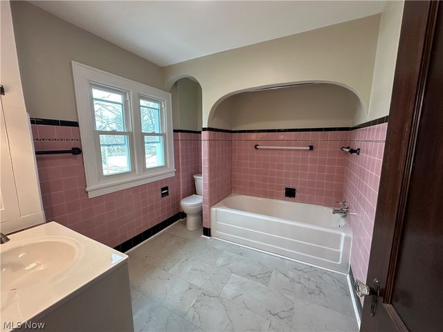 512 Clearmont Drive, Youngstown, OH 44511