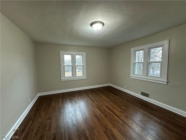 512 Clearmont Drive, Youngstown, OH 44511