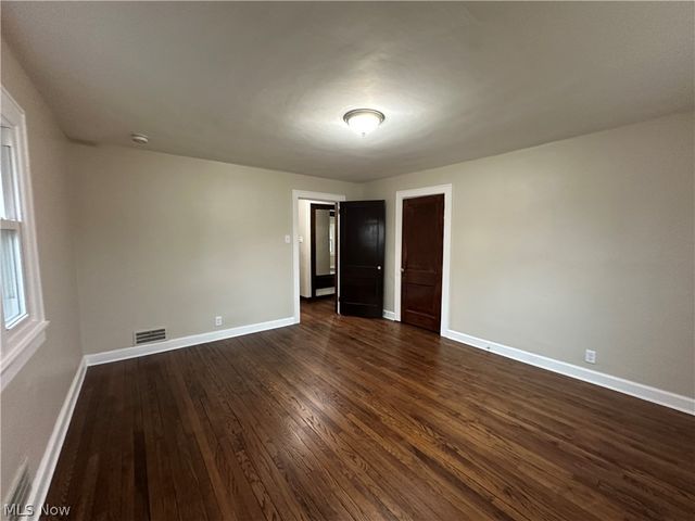 512 Clearmont Drive, Youngstown, OH 44511