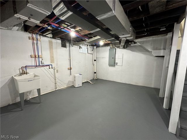 512 Clearmont Drive, Youngstown, OH 44511