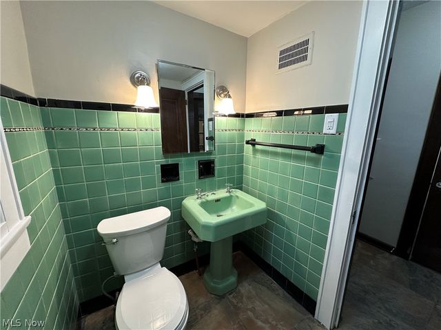 512 Clearmont Drive, Youngstown, OH 44511