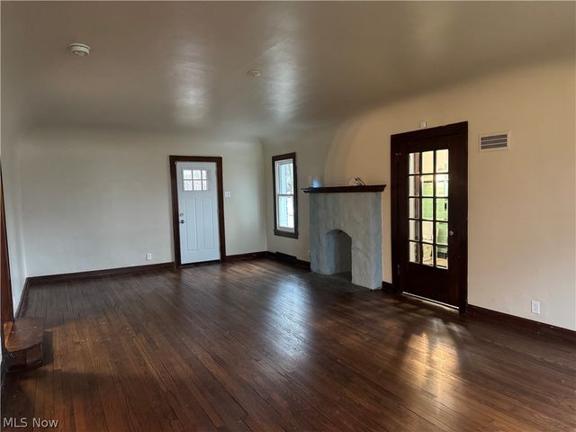 512 Clearmont Drive, Youngstown, OH 44511