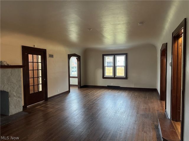 512 Clearmont Drive, Youngstown, OH 44511