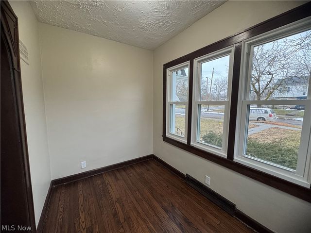 512 Clearmont Drive, Youngstown, OH 44511