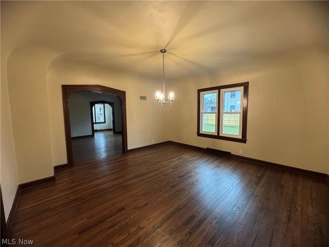 512 Clearmont Drive, Youngstown, OH 44511