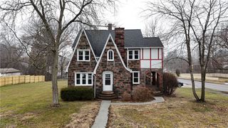 512 Clearmont Drive, Youngstown, OH 44511