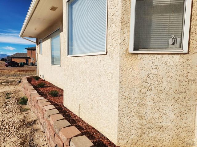 1467 W Plaza De Los Leones Dr, Pueblo West, CO 81007