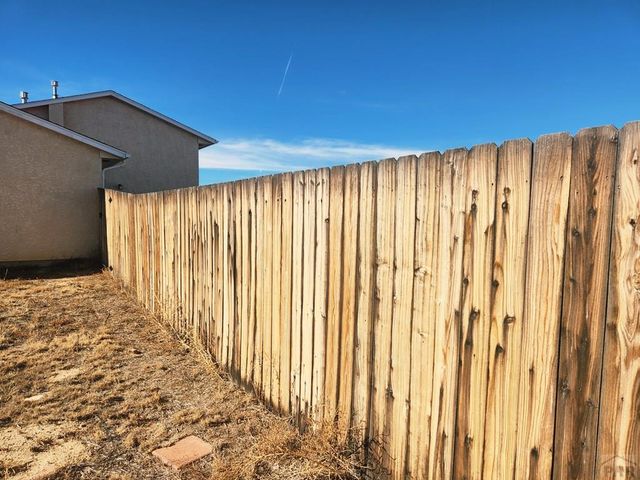 1467 W Plaza De Los Leones Dr, Pueblo West, CO 81007