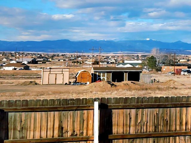 1467 W Plaza De Los Leones Dr, Pueblo West, CO 81007
