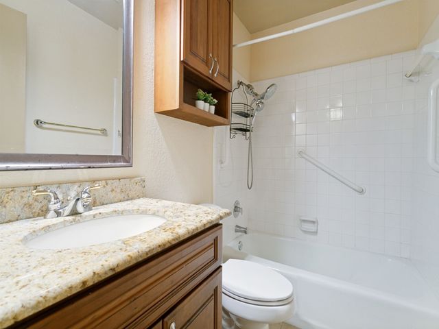 1515 Laguna Vista Way, Grapevine, TX 76051