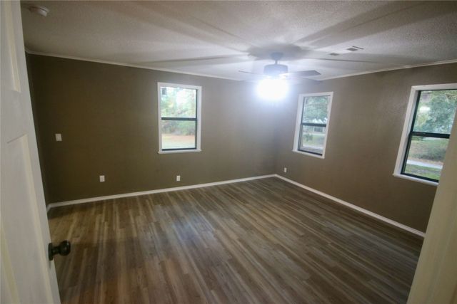 514 E Linn Street, Huntington, TX 75949