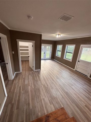 514 E Linn Street, Huntington, TX 75949