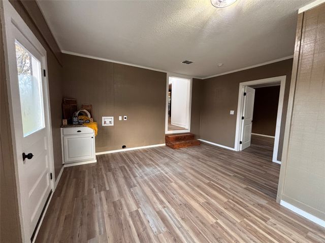 514 E Linn Street, Huntington, TX 75949