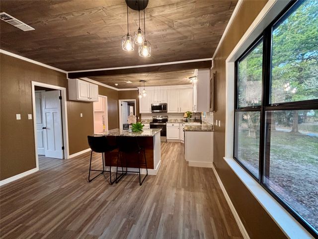 514 E Linn Street, Huntington, TX 75949