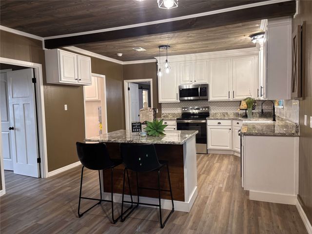 514 E Linn Street, Huntington, TX 75949