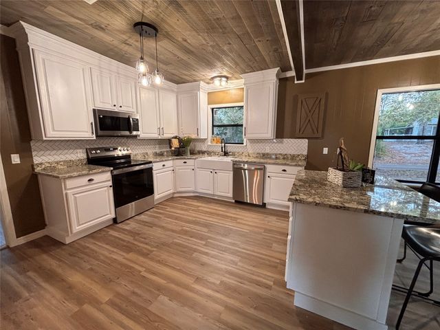 514 E Linn Street, Huntington, TX 75949