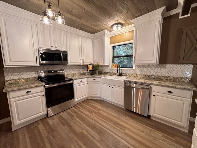 514 E Linn Street, Huntington, TX 75949