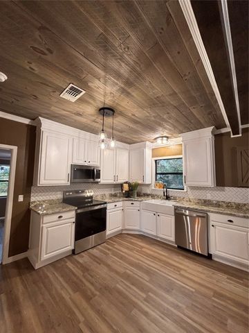 514 E Linn Street, Huntington, TX 75949