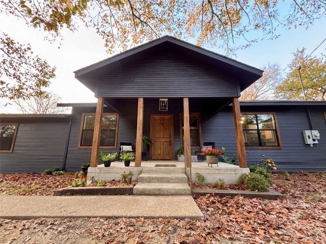 514 E Linn Street, Huntington, TX 75949