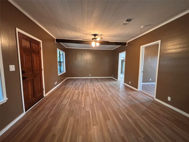 514 E Linn Street, Huntington, TX 75949