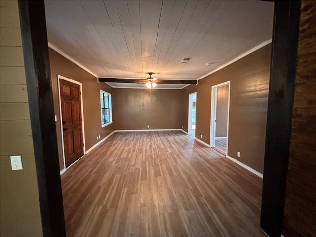 514 E Linn Street, Huntington, TX 75949