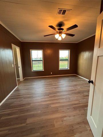 514 E Linn Street, Huntington, TX 75949