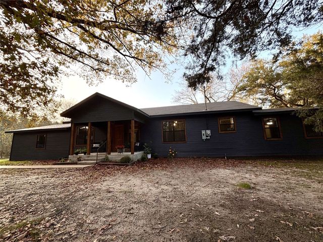 514 E Linn Street, Huntington, TX 75949