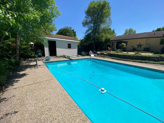 555 Foreman Street SE, Lowell, MI 49331