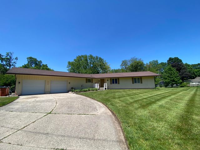 555 Foreman Street SE, Lowell, MI 49331
