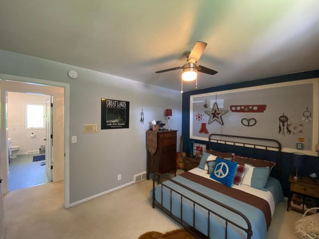 555 Foreman Street SE, Lowell, MI 49331