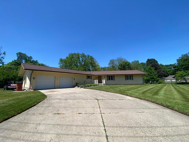 555 Foreman Street SE, Lowell, MI 49331